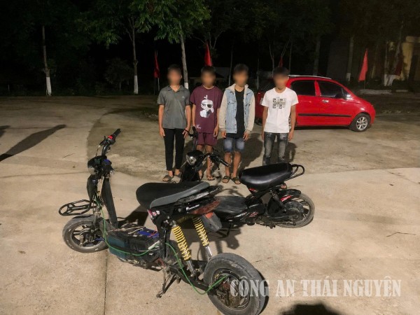 Công an xã Cường Lợi phát hiện, xử lý, yêu cầu khắc phục lại tình trạng xe ban đầu.