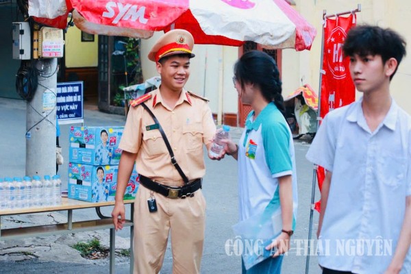 Bảo đảm trật tự an toàn giao thông phục vụ kỳ thi tốt nghiệp THPT năm 2026.