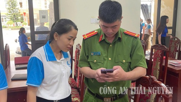 Công an xã Nghĩa Tá phối hợp tổ chức lễ ra quân chiến dịch mùa hè số cùng VNeID