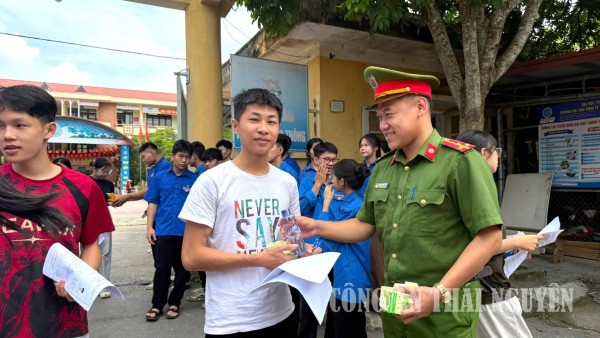 “Gần dân nhất” trong mùa thi: Công an Thái Nguyên đồng hành cùng sĩ tử
