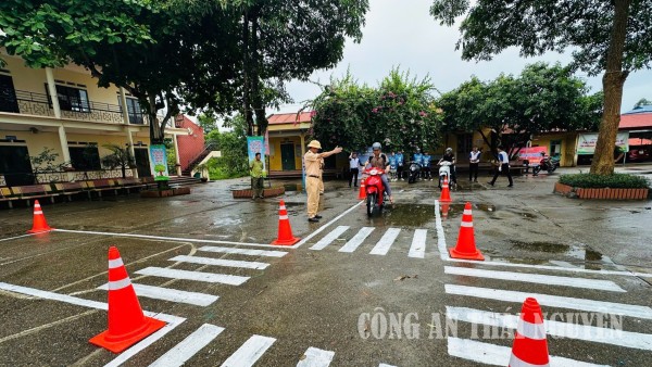 Thực hiện chiến dịch đào tạo kỹ năng lái xe mô tô, xe gắn máy an toàn cho 300 người dân, cán bộ, công chức, viên chức.