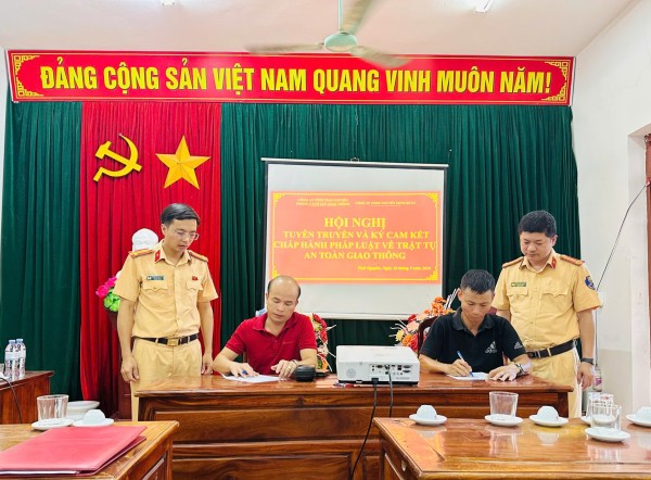 Phổ biến pháp luật và ký cam kết chấp hành quy định về TTATGT tại Công ty TNHH Nguyễn Minh Quân