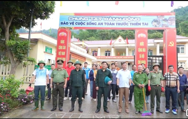 Công an xã Quảng Bạch hưởng ứng phong trào toàn dân chung tay bảo vệ môi trường