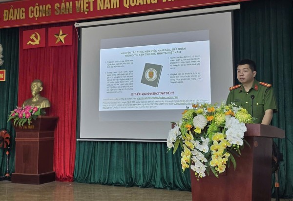 Tích cực tuyên truyền, hướng dẫn khai báo tạm trú cho người nước ngoài