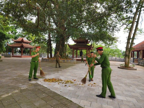 Công an xã Đại Phúc tham gia lễ ra quân ngày thứ bảy xanh