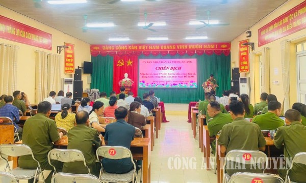 Cán bộ Công an xã Phong Quang phát động triển khai chiến dịch