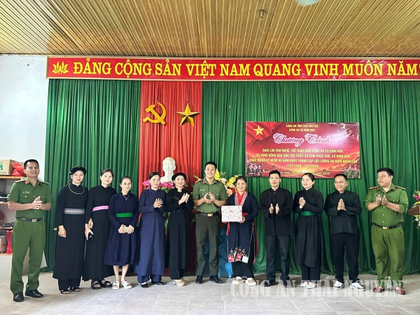 Công an xã Định Hóa “Gần dân nhất” bằng những hoạt động thiết thực