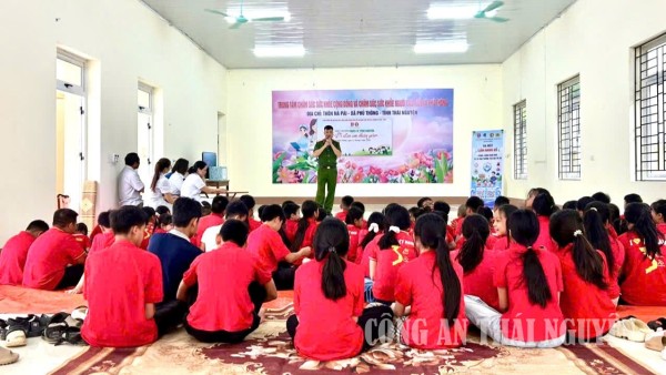 Tổ chức ngày cao điểm chiến sĩ tình nguyện “Vì đàn em thân yêu”