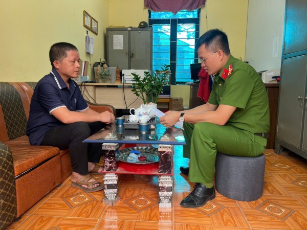 Công an xã Tân Thành kịp thời giúp đỡ người dân gặp tai nạn