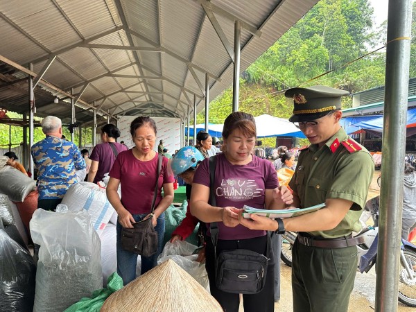 Công an xã Thượng Minh tuyên truyền phòng, chống lừa đảo trên không gian mạng
