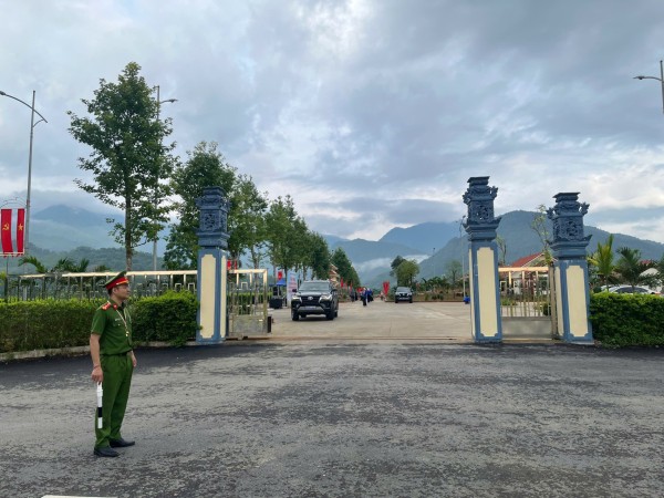 Công an xã La Bằng bảo đảm an ninh, trật tự phục vụ Đoàn công tác của đồng chí Bí thư Tỉnh ủy