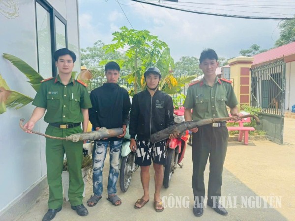 Cao Minh nộp ống xả