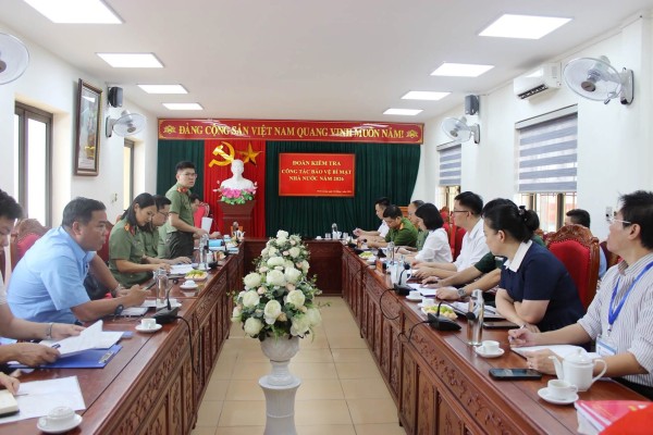 Kiểm tra, hướng dẫn cán bộ, công chức thực hiện công tác bảo vệ bí mật nhà nước