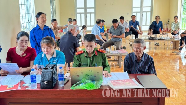 Đẩy nhanh tiến độ số hóa dữ liệu đất đai tại xã Yên Phong.