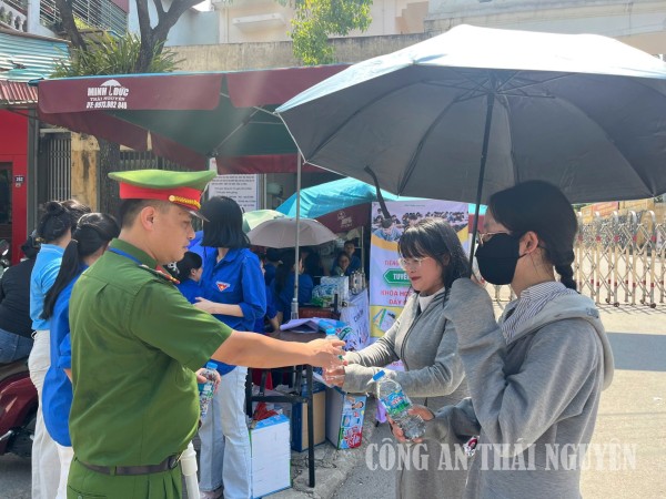 Công an phường Linh Sơn bảo đảm an ninh, an toàn các kỳ thi.