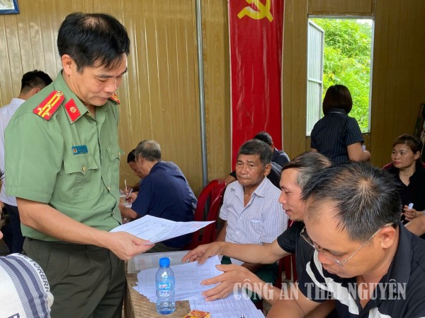 Tuyên truyền tại thôn Nà Chiêm