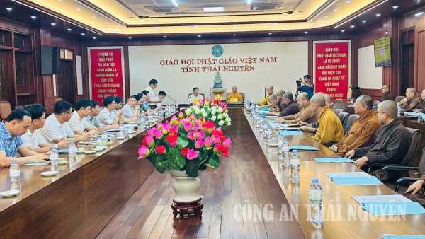 Toàn cảnh hội nghị.