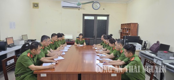 Sinh hoạt chính trị chuyên đề “Nhận thức, tư duy mới về an ninh trong Nghị quyết Đại hội XIV của Đảng” .