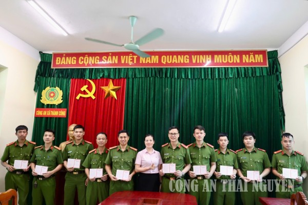 Công an xã Thành Công phối hợp phát động Tuần lễ gửi tiết kiệm, chung tay vì người nghèo