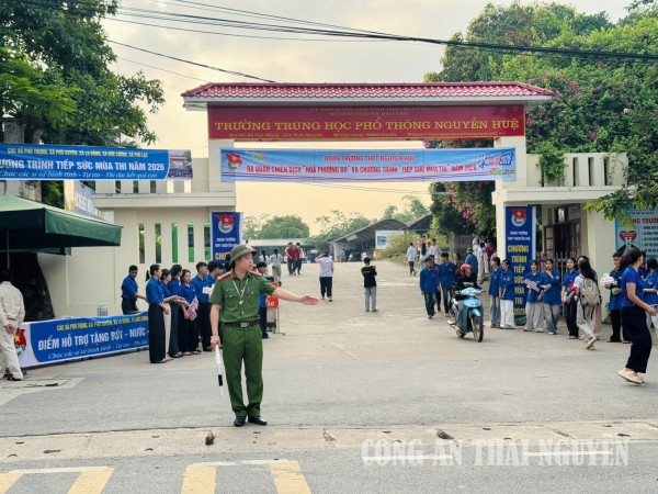 Công an xã Phú Thịnh đảm bảo ANTT và phân luồng giao thông
