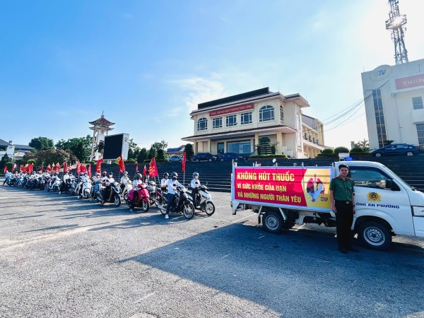 Công an phường Sông Công phối hợp tuyên truyền hưởng ứng ngày thế giới không thuốc lá