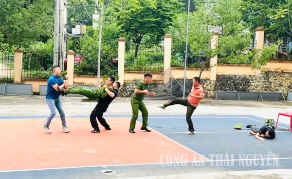 Tổ chức kiểm tra, đánh giá kết quả tập huấn Điều lệnh, quân sự, võ thuật CAND năm 2026