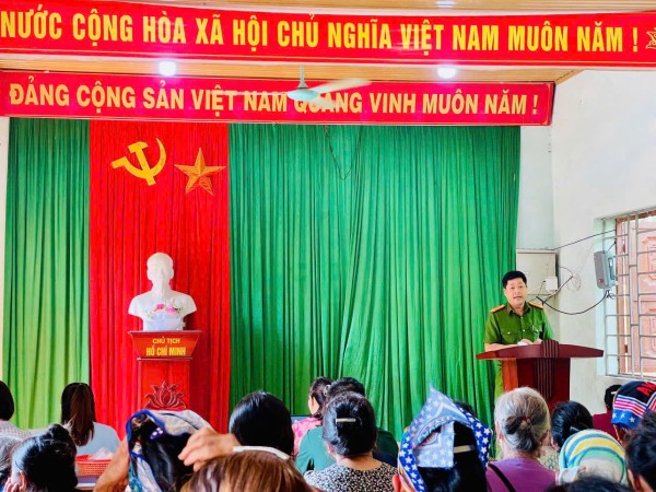Công an xã Thượng Minh tuyên truyền, phổ biến các văn bản quy phạm pháp luật mới
