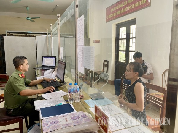 Công an phường Quyết Thắng nỗ lực “làm sạch” dữ liệu dân cư sau sáp nhập tổ dân phố