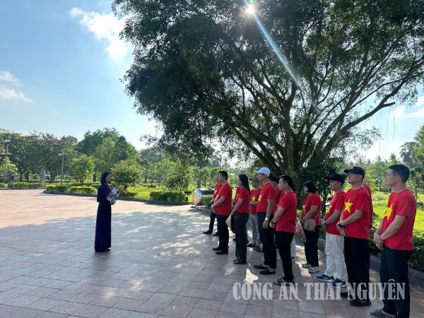 Hành trình về nguồn, tri ân quá khứ, tiếp bước tương lai