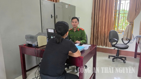 Cơ quan Công an làm việc với công dân có hành vi tương tác với tài khoản Facebook của đối tượng vi phạm pháp luật