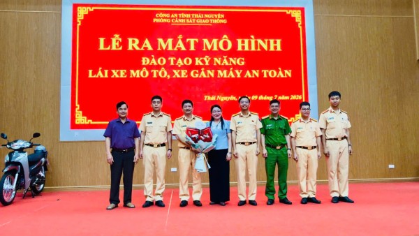 Ra mắt mô hình dân vận khéo “Đào tạo kỹ năng lái xe mô tô, xe gắn máy an toàn”.