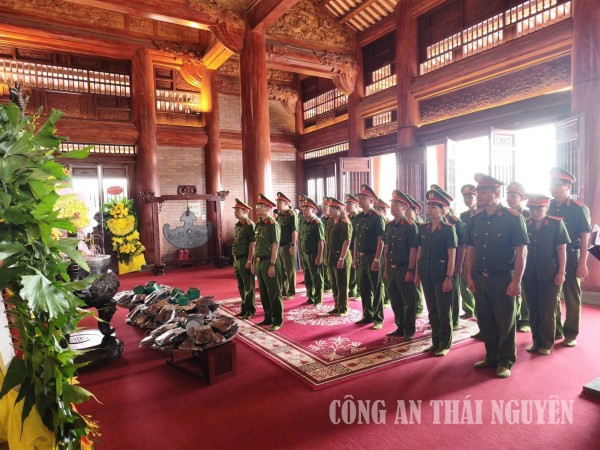 Phòng Cảnh sát thi hành án hình sự và hỗ trợ tư pháp dâng hương tại Di tích lịch sử Quốc gia Đại đội 915, Đội 91 Bắc Thái