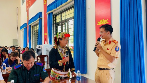300 cán bộ, công chức, viên chức và nhân dân xã Nghinh Tường được đào tạo kỹ năng lái xe an toàn