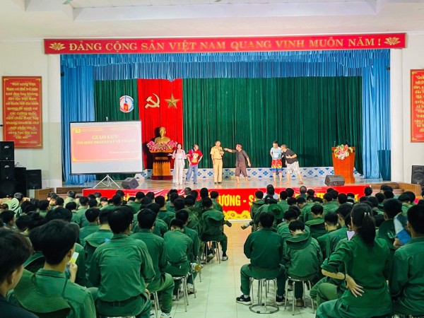 Tuyên truyền pháp luật về trật tự an toàn giao thông bằng hình thức sân khấu hóa