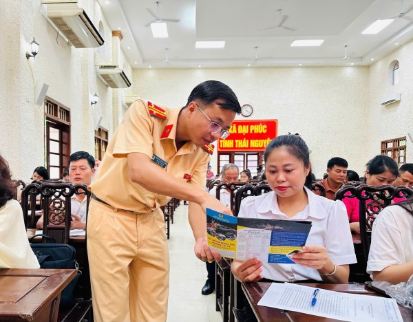Gần 300 cán bộ, công chức, viên chức và nhân dân được đào tạo kỹ năng lái xe mô tô, xe gắn máy an toàn
