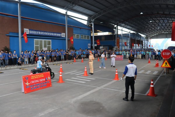 500 công nhân Chi nhánh may Đại Từ được đào tạo kỹ năng lái xe mô tô, xe gắn máy an toàn