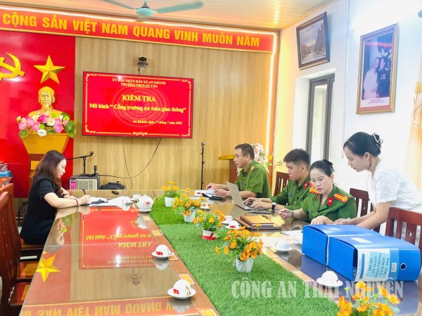 Kiểm tra mô hình “Cổng trường an toàn giao thông”  trên địa bàn xã An Khánh.