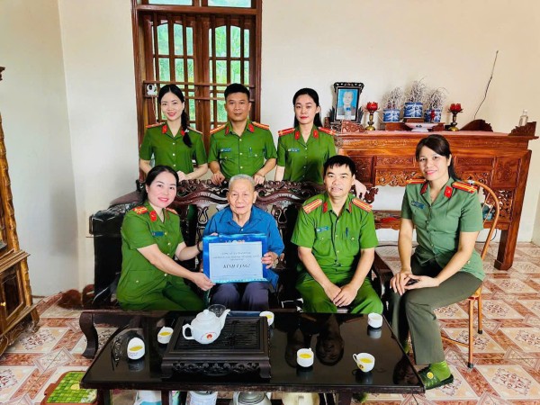 Những hoạt động nghĩa tình của Công an xã Thanh Mai