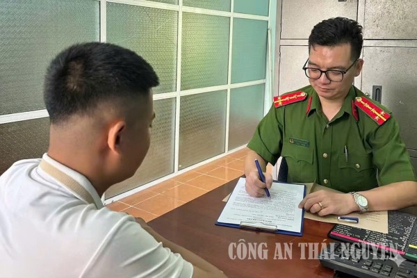 Công an xã Quân Chu tuyên truyền, nâng cao nhận thức cho người dân về sử dụng mạng xã hội an toàn