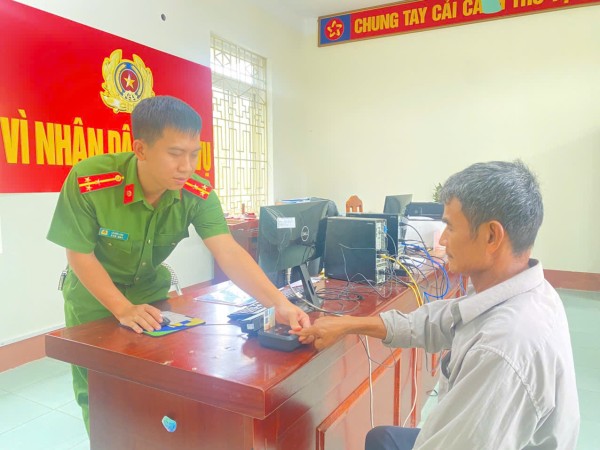 Công an xã Quân Chu đẩy mạnh chuyển đổi số, phục vụ Nhân dân