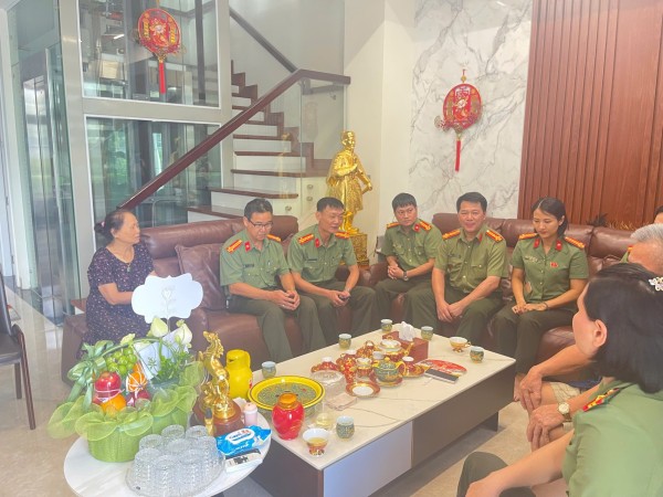 Phòng An ninh chính trị nội bộ tổ chức hoạt động tri ân nhân Ngày Thương binh - Liệt sĩ