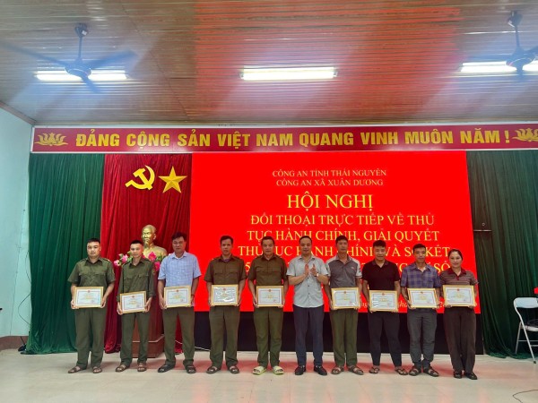 Công an xã Xuân Dương tổ chức hội nghị đối thoại về thủ tục hành chính