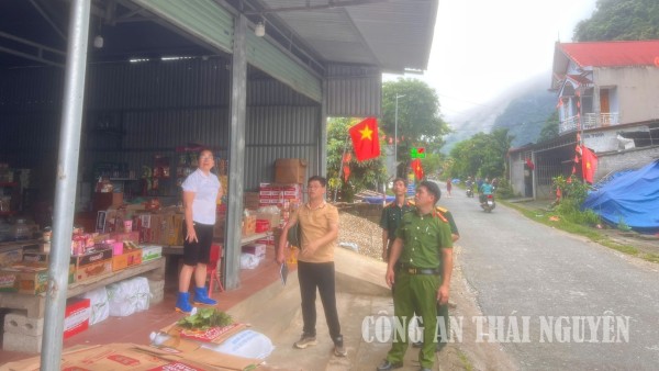Tuyên truyền, xử lý tình trạng lấn chiếm hành lang an toàn giao thông trên địa bàn xã Văn Lang