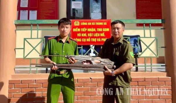 Bàn giao vũ khí, vật liệu nổ, công cụ hỗ trợ do người dân tự nguyện giao nộp