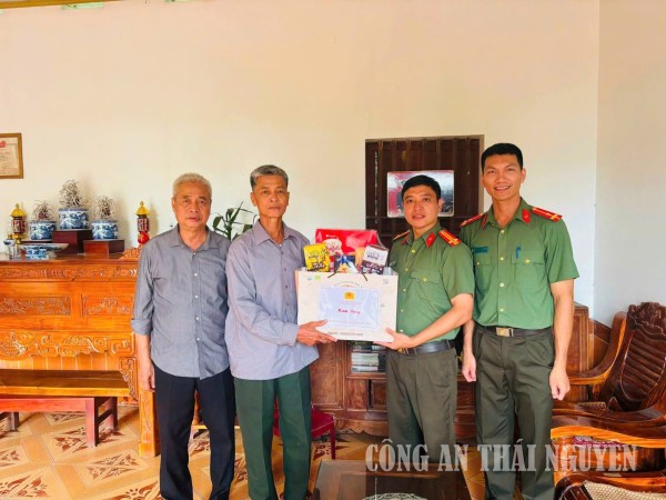 Công an xã Đại Phúc tổ chức các hoạt động tri ân nhân kỷ niệm 79 năm Ngày Thương binh - Liệt sĩ.