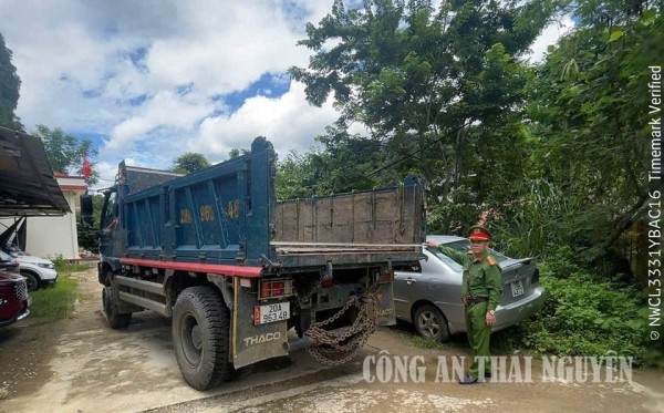 Công an xã Đồng Phúc rà soát xe ô tô tải tự đổ có trọng tải dưới 15.000kg