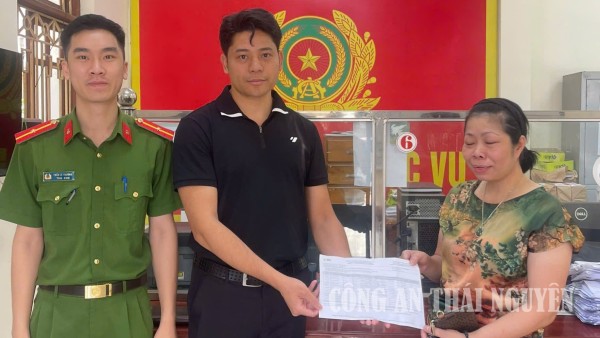 Hỗ trợ công dân trao trả tiền chuyển khoản nhầm.