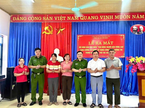Công an xã Côn Minh đẩy mạnh chuyển đổi số, nâng cao hiệu quả phục vụ Nhân dân