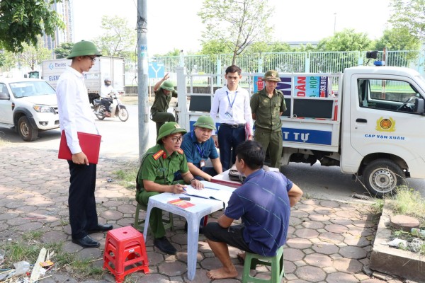 Công an phường Vạn Xuân tổ chức giải quyết điểm nghẽn về trật tự đô thị