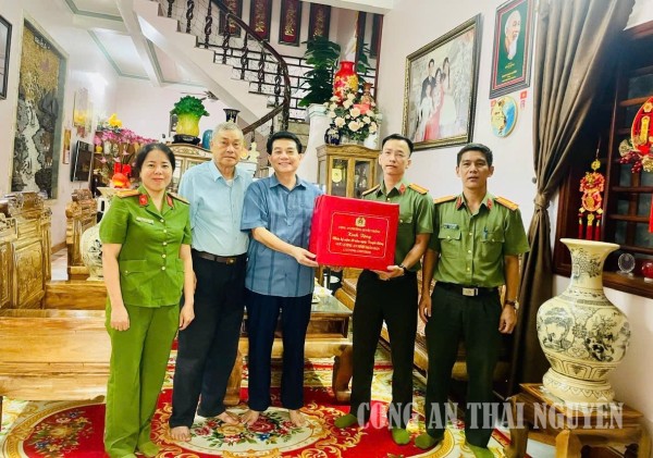 Công an phường Quyết Thắng tri ân thế hệ đi trước